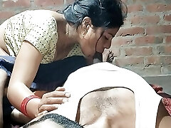 Bhai ne bahan ko bula kar akele mein bahut chudai ki