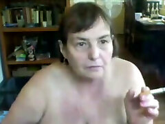 I am an old lady with big saggy mammories and I enjoy masturbating on Skype