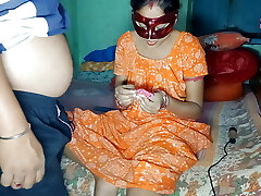 भारतीय बंगाली पिंकी ।अज्ज बेते ने कंडोम लगके मां को चोदा बहूत जोर जोर से ।
