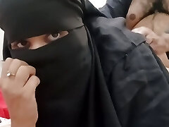 madrastra paquistaní en hijaab follada por hijastro
