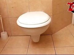 Mature toilet slut - Valery (46)