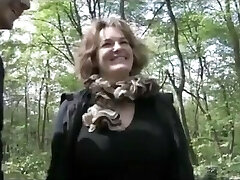 Thick mature mom picked up and fucked in the woods