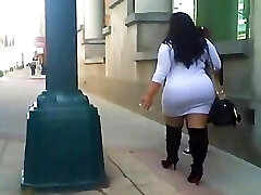 Sexy & Juicy Bbw Latina Booty X 2 Ambling on da Streets