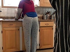 Moroccan Wifey Gets Creampie Doggystyle Quickie In The Kitchen