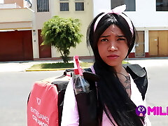 Delivery doll asks me for a job in exchange for sex Delivery doll asks me for a job in exchange for sex