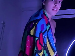 Hot Arab toying with her pussy Hot Arab toying with her pussy