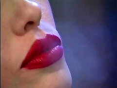 Smoking brunette has kinky fuckfest with girlfriend in alley