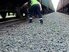 el trabajador ferroviario timonrdd encontró un condón usado y agregó su esperma allí