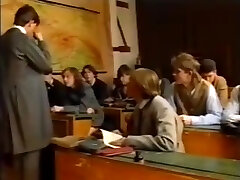 KLASSENZIMMER KLASSENZIMMER