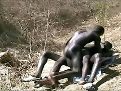 Chaude Afrique - तीनों काले dans la brousse