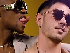 rodsroom-beau bbc pestait par un muscle chaud rodsroom-beau bbc pestait par un muscle chaud