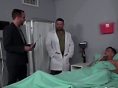 Hunk doctors jack muscle in threesome
