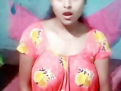 Immense boobs without bra