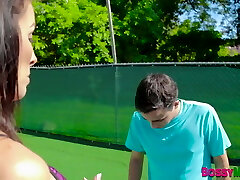 Cougar fitness instructor gets mouth jizzed