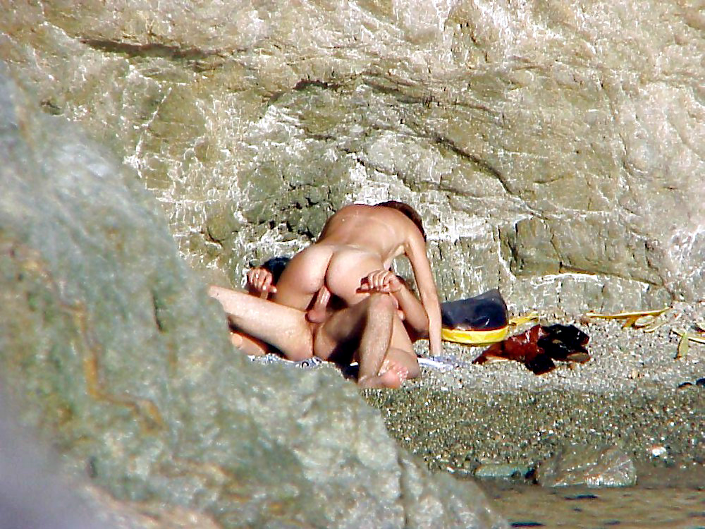Couples At Beach Fucking Videos - Perfect babes sunbathes nude on the beach