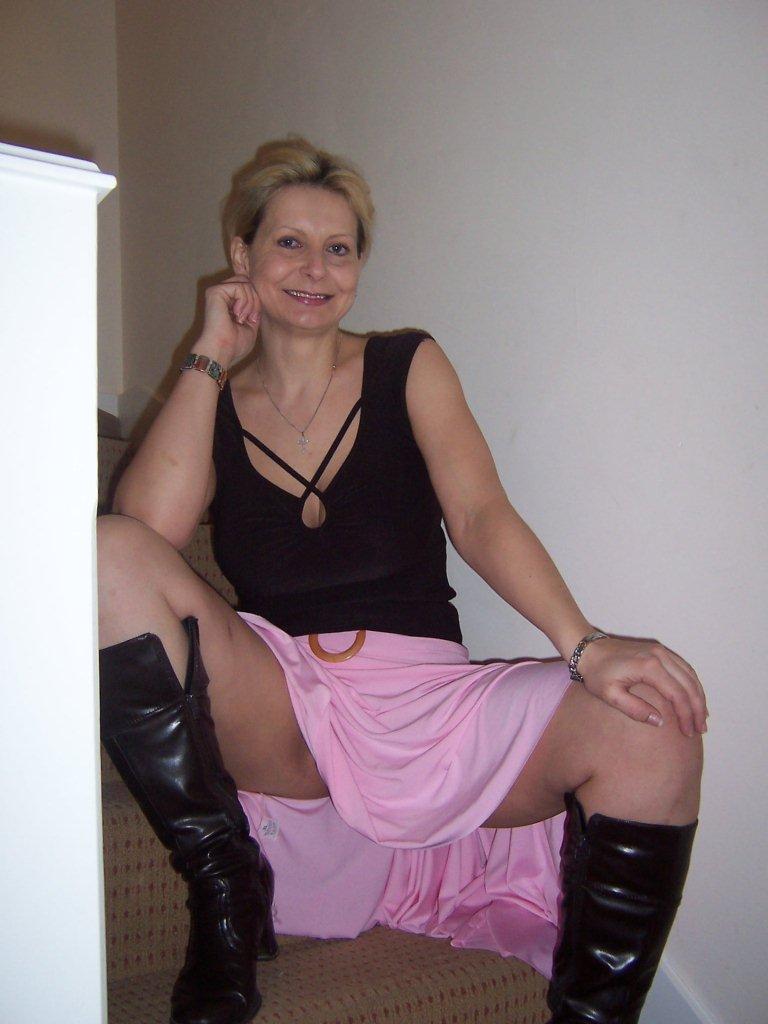british mature wife flashing pussy porn photo
