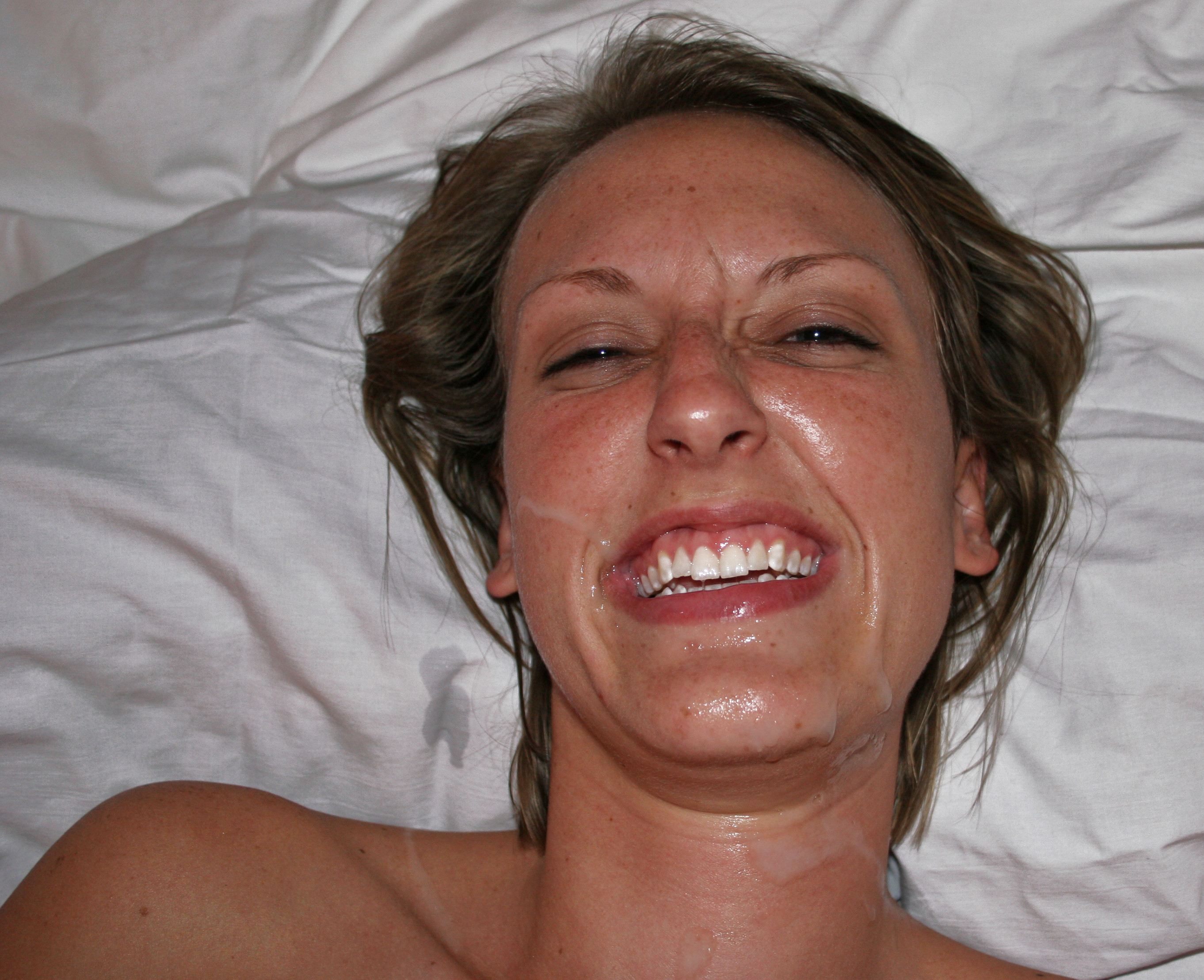 girlfriend gives blowjob cum in mouth