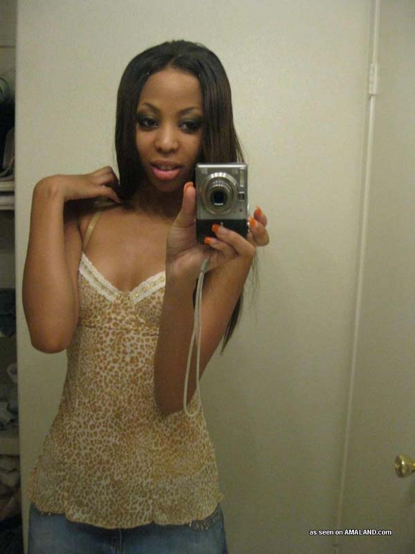 Ebony Black Gf Porn - Black girlfriend posing naked