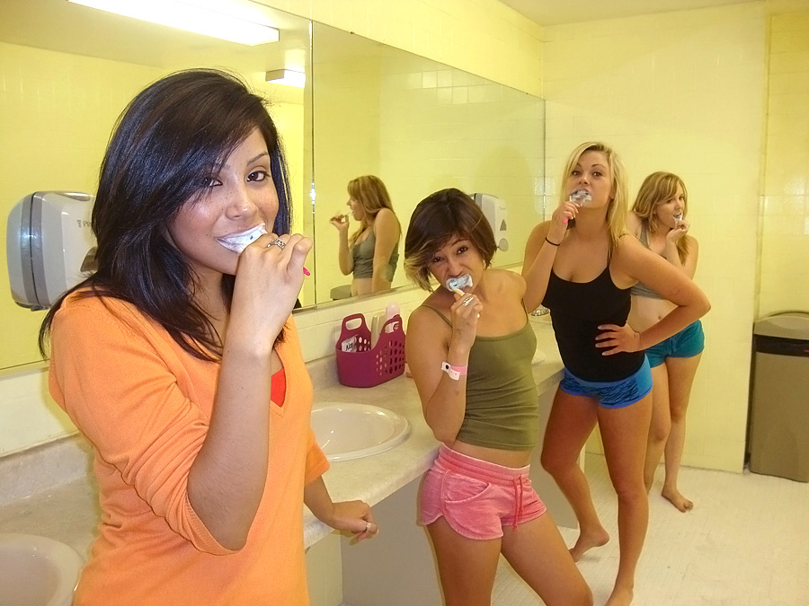 College Bathroom Porn - Hot ass booty shorts teens fuck in the college bathroom and ...