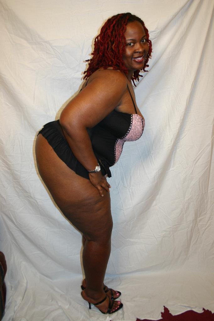 Big Booty Black Girls Bbw - Big booty ebony bbw model riding on top of a black cock and ...