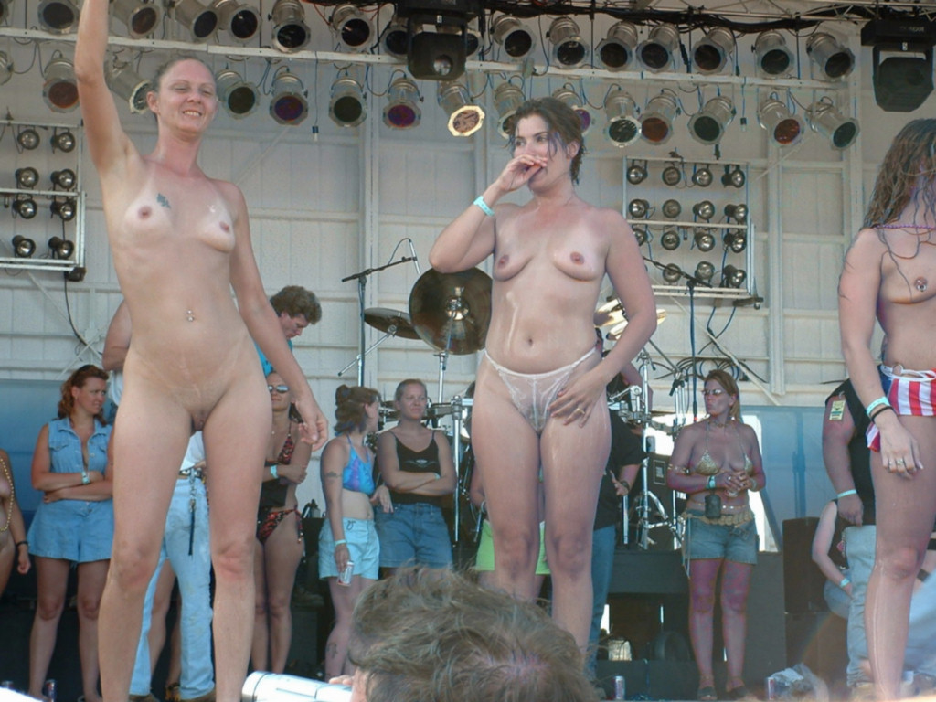 Crazy Girls Nude Public