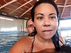 maya tetona amateur est trop chaude pour se faire baiser dans la piscine