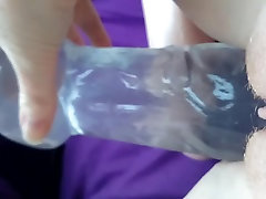 à laide de mon énorme gode violet