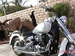 Veronica msexy 2 Masturbates With A Special Vibrator On A Motorcycle