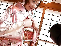 adolescente japonesa clásica con kimono follada en gangbang