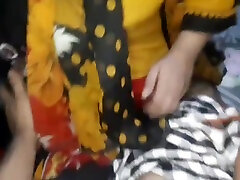 Queen Ki First Chudayi xxx video taxi real Lund Wale Step Uncle Ne Ki With Hindi Dirty Dialogue Full Story
