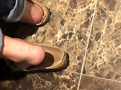 Arab bathroommain sex girls and girls flip flops