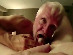 bärtiger opa lutscht mehr schwanz 9 min - schwuler porno