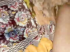 ciocia ke sath upar upar se seks kiya rone lag gai