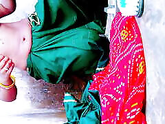 Indian hot figure young bhabhi bath !! Bhabhi have gorgeous figure!!Chupke se video bna li
