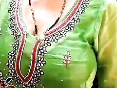 Indian Bhabhi sex mom non stop in Chapakal and she press boobs and Enjoy the seen