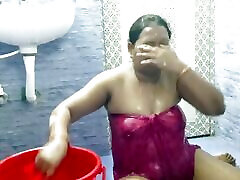 Sexy lady Bath Show