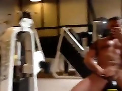Str8 negros massage sex daddy naked at the gym