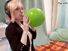Blowing up kles queen 17&039;&039; Tuftex Balloons then Lighter Popping them!