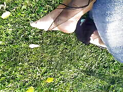 Sexy Feet chaenig sex wife Mom Rests In The Park And Doing Her Nails