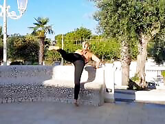 Selena&039;s sexy outdoor exercises and casero erika games