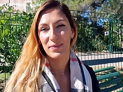 ненасытная брюнетка стелла трахает парня вместе со своим