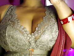 Hot sexy desi girl opened her bra clothes and pressed her boobs vigorously and became half naked.