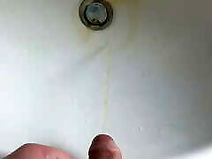 Man anita pink in Sink and he farts many Times its Amazing
