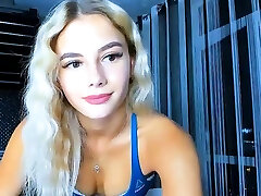 健身房女王拉下紧身衣，展示屁股-cunt camwhores