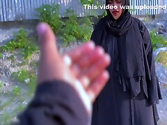 real badi gand wali maggi ko mast chudai une adolescente musulmane hijab de 18 ans et plus a été ramenée à la maison de la rue et baisée par un hindou