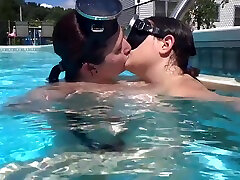 Misspaisley - mia khalif and johnny sins Diving