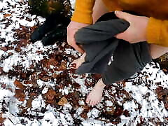 Hard naked pussy feet fan in winter wonderland