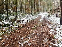 fracassant ses seins lors dune randonnée dans la neige