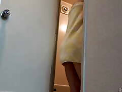 Beautiful real nauthy gf girl takes a shower