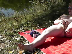 MILF solo. Wild beach. chistes de pepito nudity. Sexy MILF on river bank fingers wet pussy and has strong orgasm. Naked in public. Outdoors